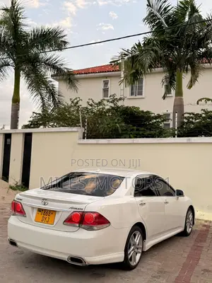 Toyota Crown 2010 White