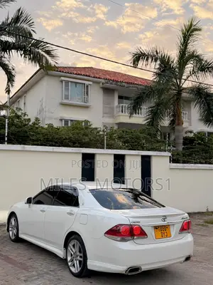 Toyota Crown 2010 White