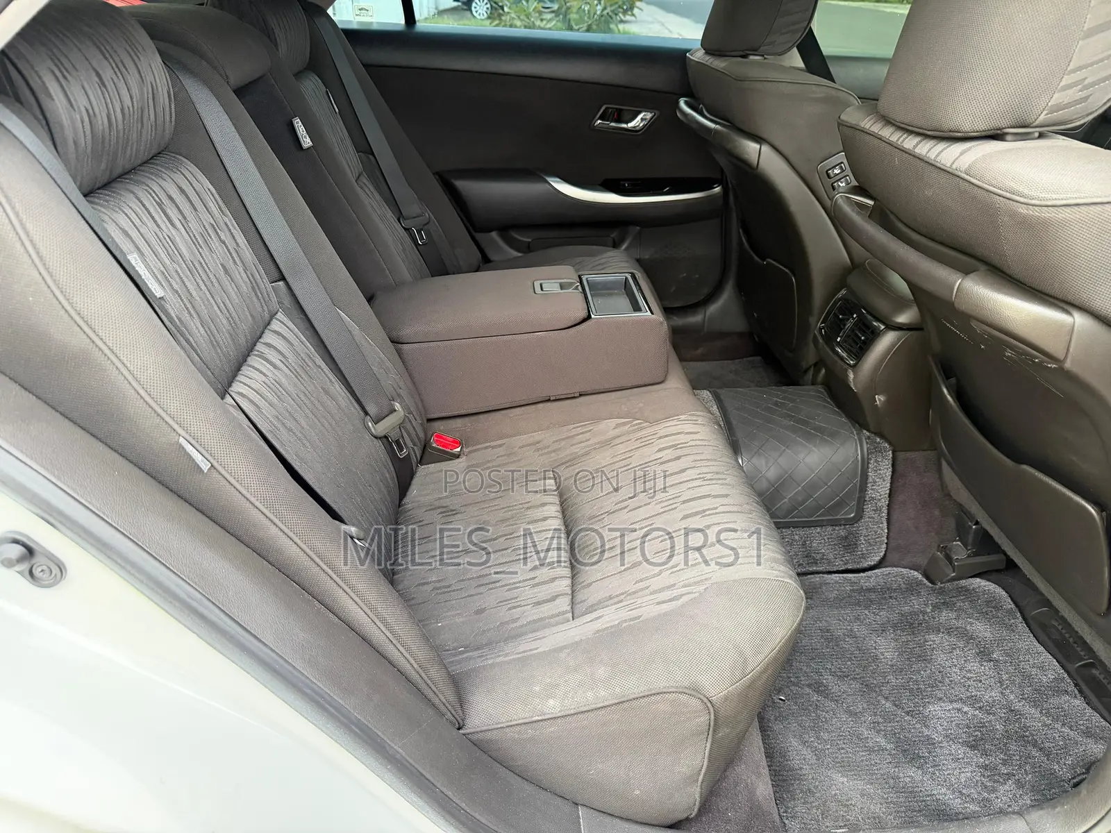 Toyota Crown 2010 White