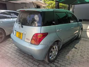 Toyota IST 2009 Blue