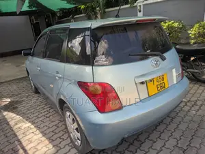 Toyota IST 2009 Blue