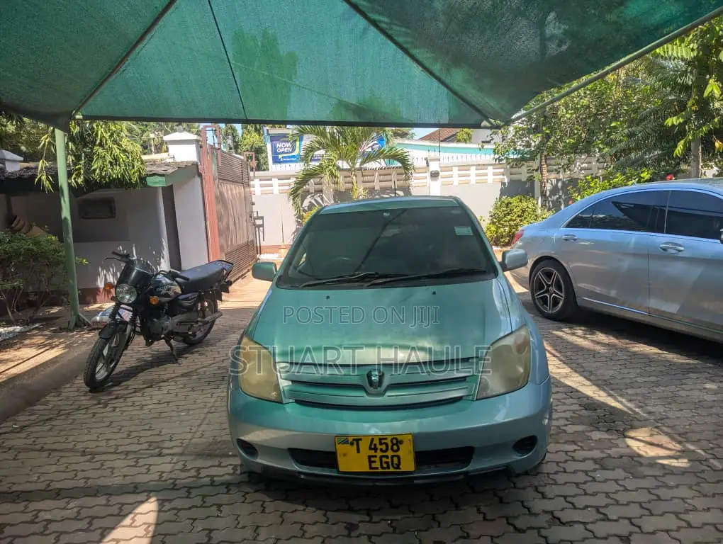 Toyota IST 2009 Blue