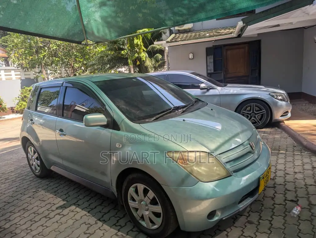 Toyota IST 2009 Blue