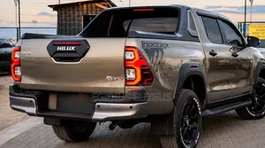 New Toyota Hilux 2023 Beige