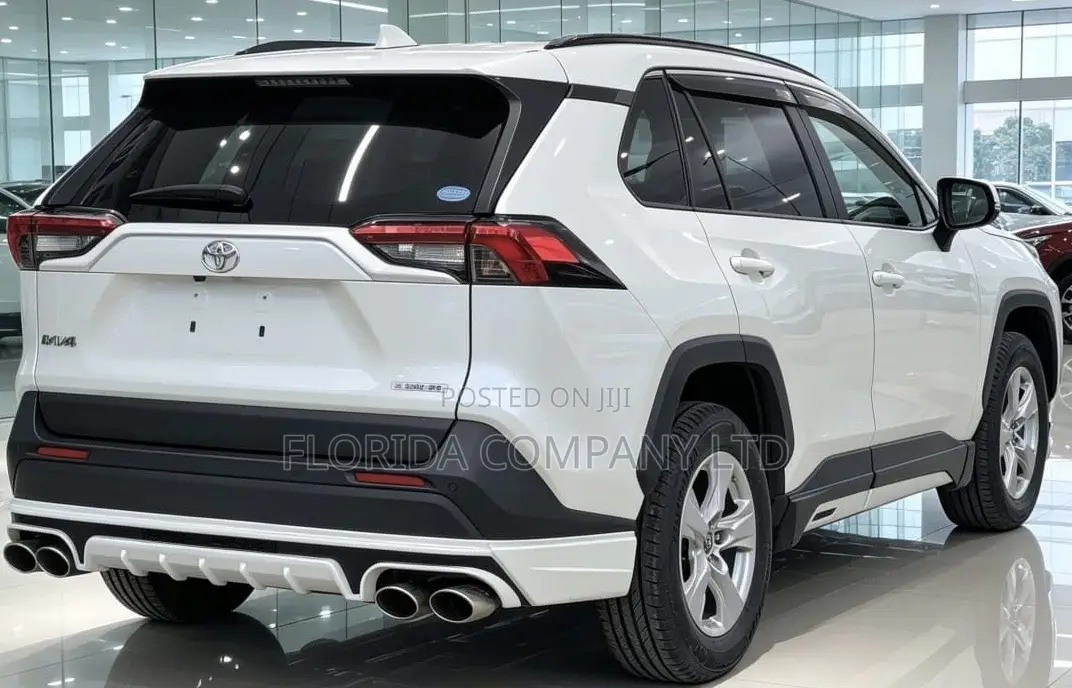 Toyota RAV4 2021 White