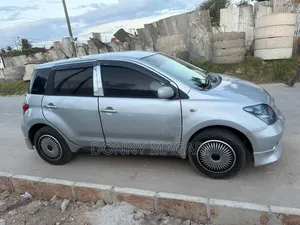 Toyota IST 2005 Silver