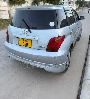 Toyota IST 2005 Silver