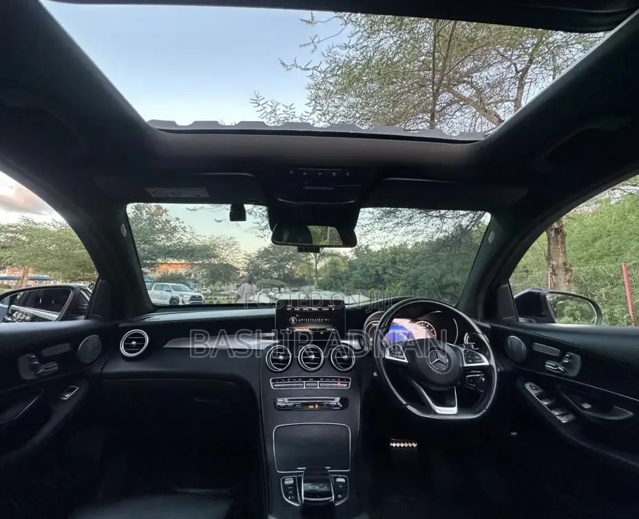 Mercedes-Benz GLC-Class GLC250 Sport Utility 4-Door (2.0L, 4cyl Turbo)