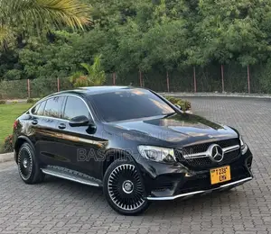 Mercedes-Benz GLC-Class GLC250 Sport Utility 4-Door (2.0L, 4cyl Turbo)