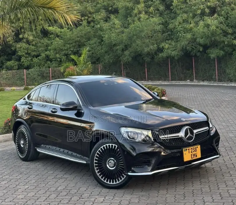 Mercedes-Benz GLC-Class GLC250 Sport Utility 4-Door (2.0L, 4cyl Turbo)