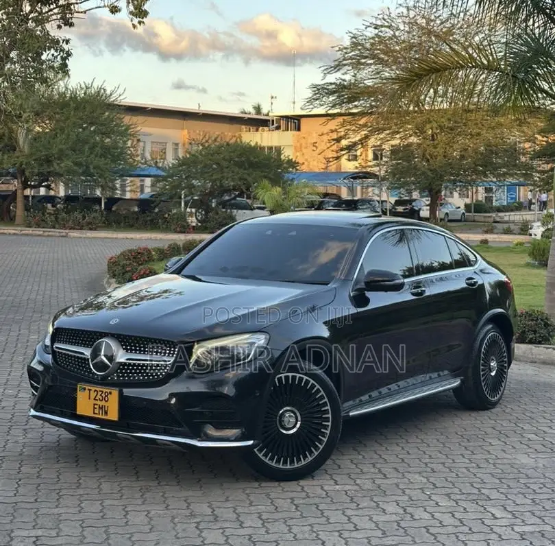 Mercedes-Benz GLC-Class GLC250 Sport Utility 4-Door (2.0L, 4cyl Turbo)