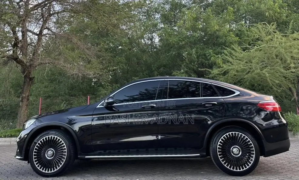 Mercedes-Benz GLC-Class GLC250 Sport Utility 4-Door (2.0L, 4cyl Turbo)