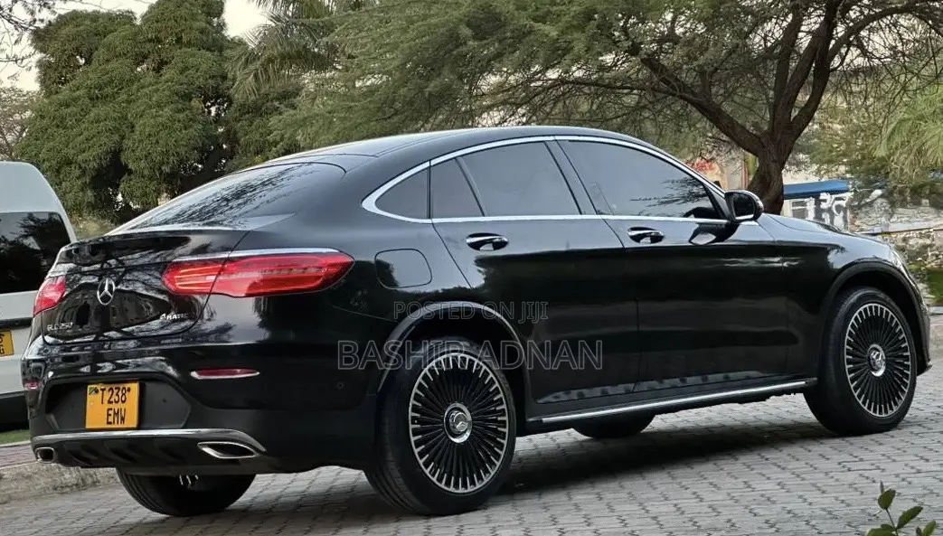 Mercedes-Benz GLC-Class GLC250 Sport Utility 4-Door (2.0L, 4cyl Turbo)