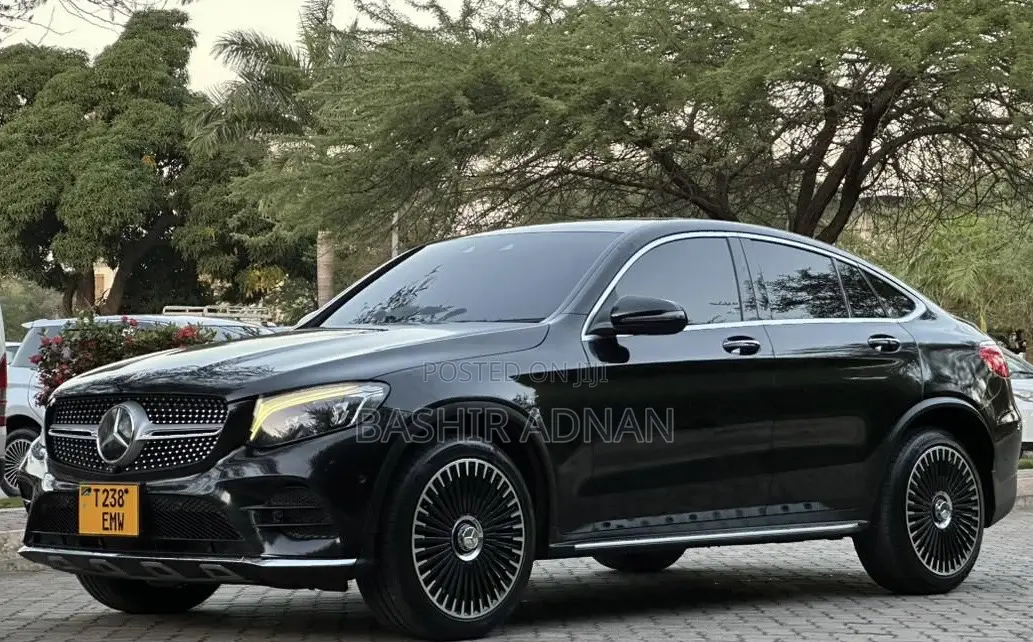 Mercedes-Benz GLC-Class GLC250 Sport Utility 4-Door (2.0L, 4cyl Turbo)