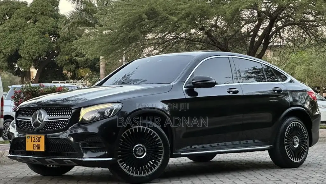 Mercedes-Benz GLC-Class GLC250 Sport Utility 4-Door (2.0L, 4cyl Turbo)