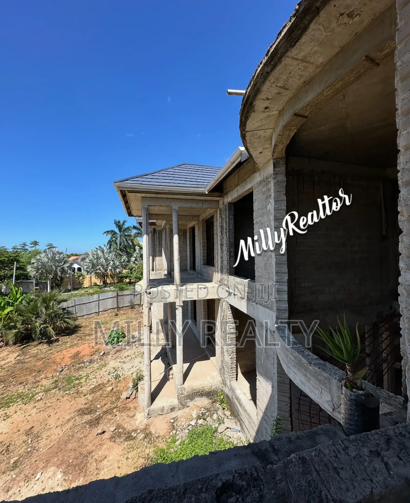 8bdrm House in Mbweni Mpiji for sale