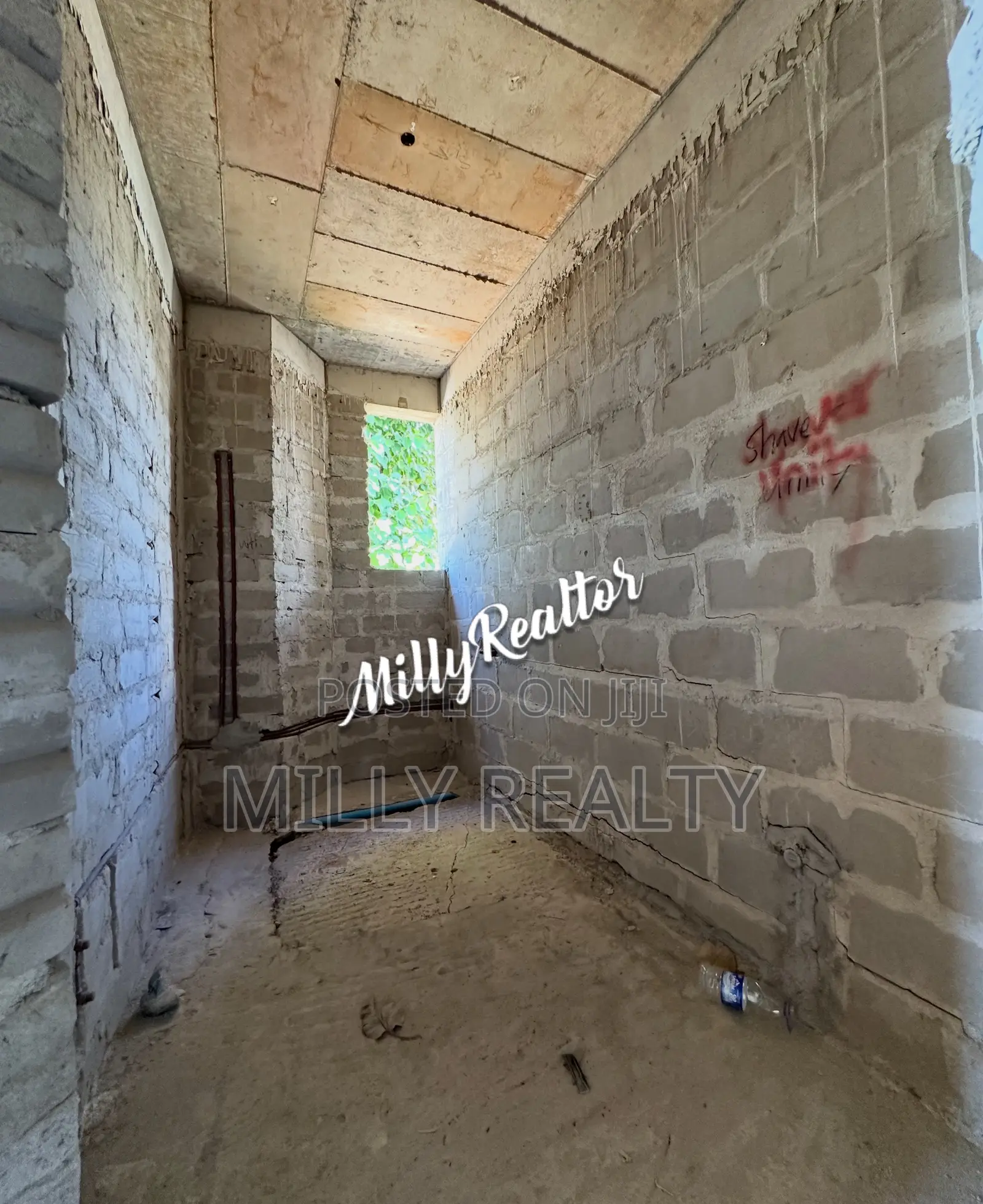 8bdrm House in Mbweni Mpiji for sale