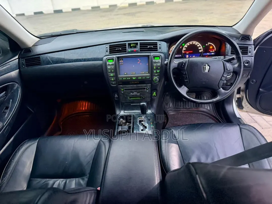 Toyota Crown Royale 2005 Silver