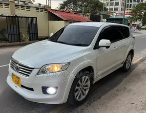 Toyota Vanguard 2011 White