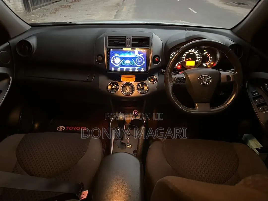 Toyota Vanguard 2011 White