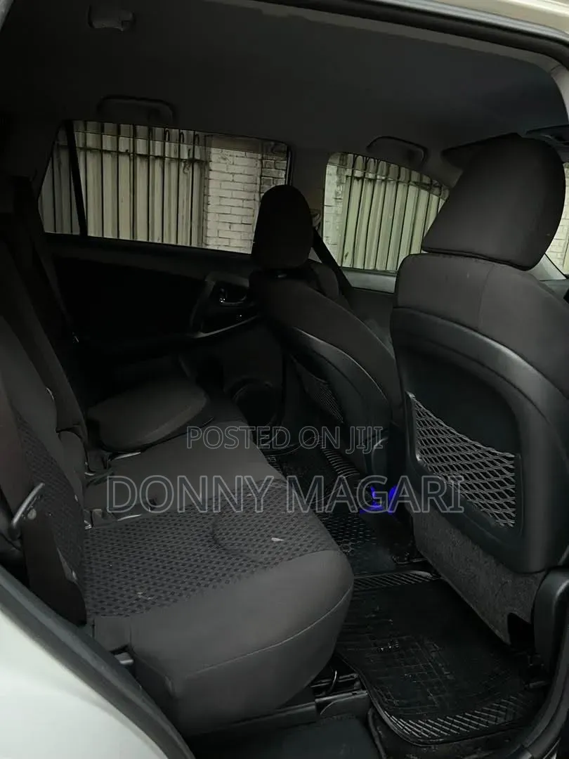 Toyota Vanguard 2011 White