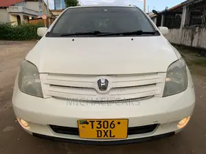 Toyota IST 2004 White