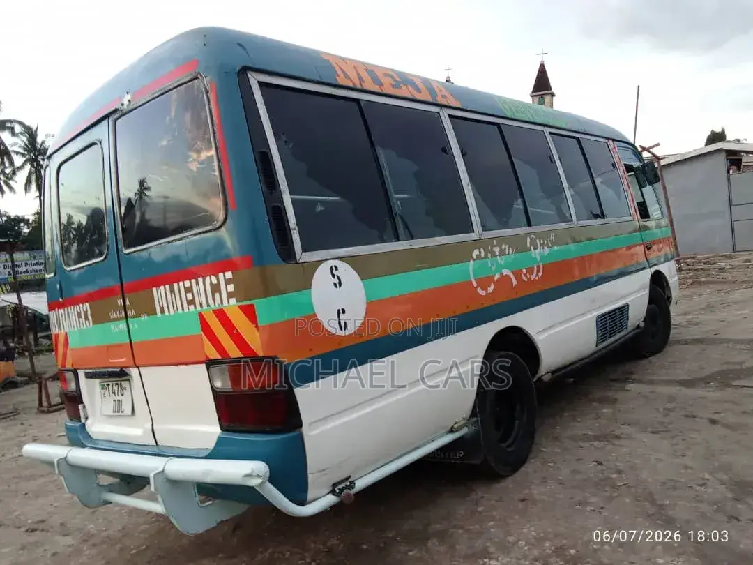 Toyota Coaster 1999 Silver