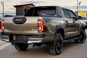 Toyota Hilux 2022 Gold