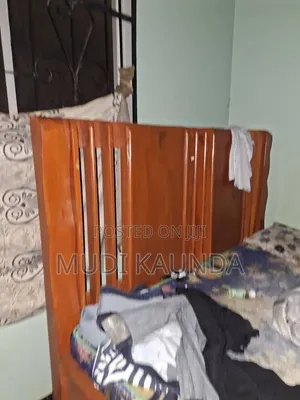 Kitanda Cha Mbao Ngumu Sana