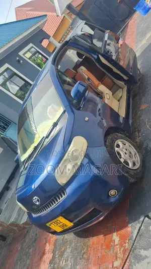 Toyota Porte 2004 Blue