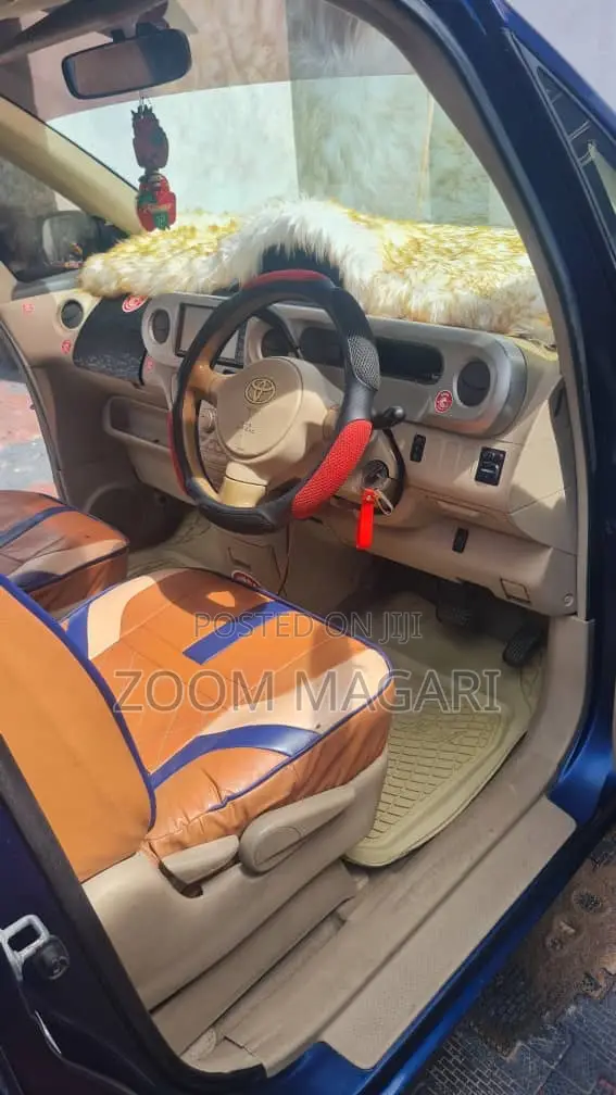 Toyota Porte 2004 Blue
