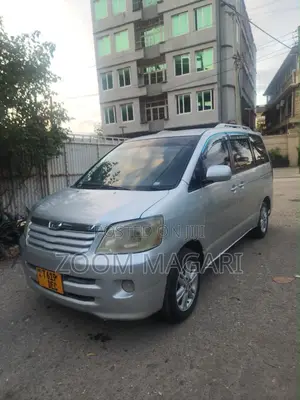 Toyota Noah 2005 Silver