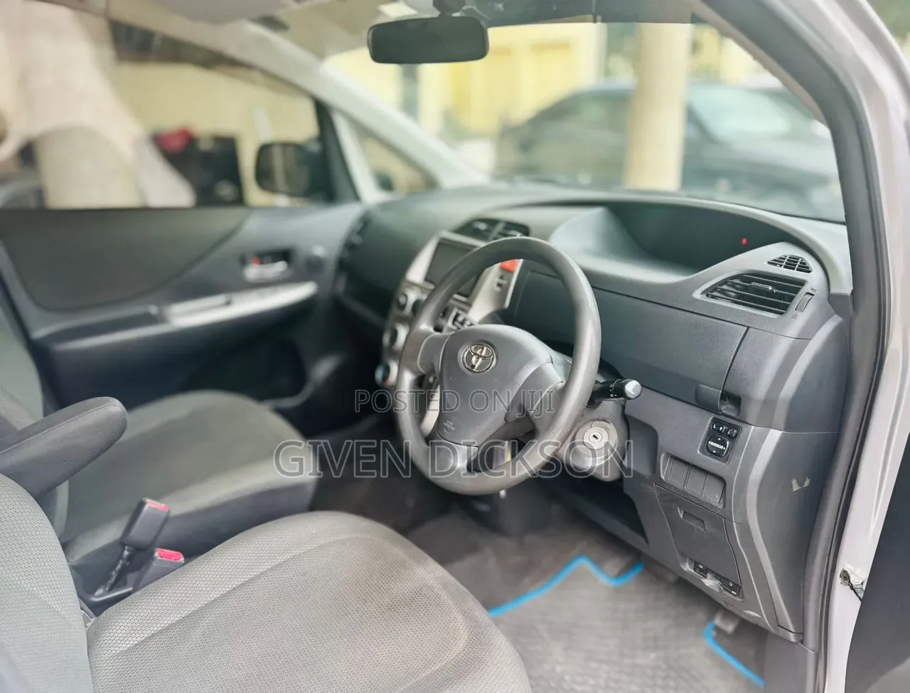 Toyota Ractis 2006 Silver