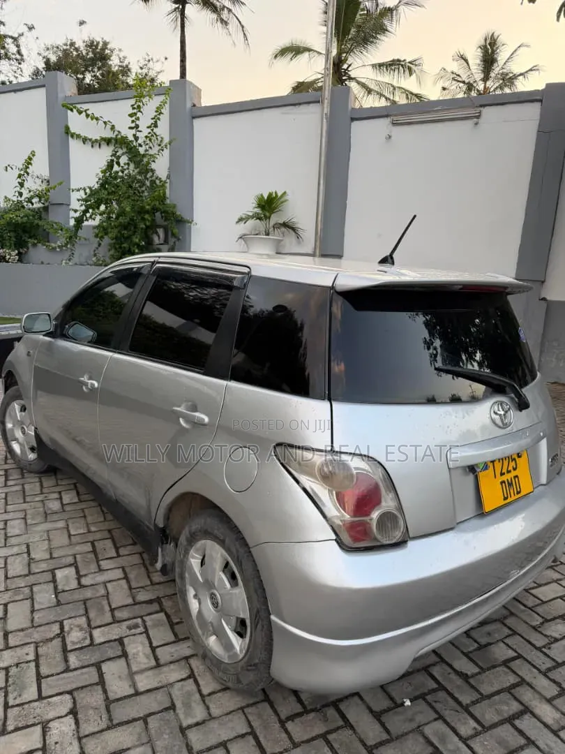 Toyota IST 2005 Silver