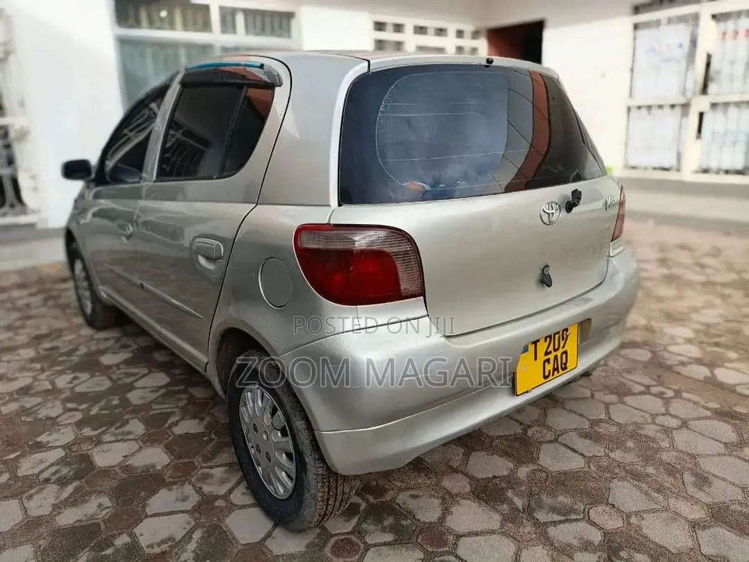 Toyota Vitz 2004 Beige