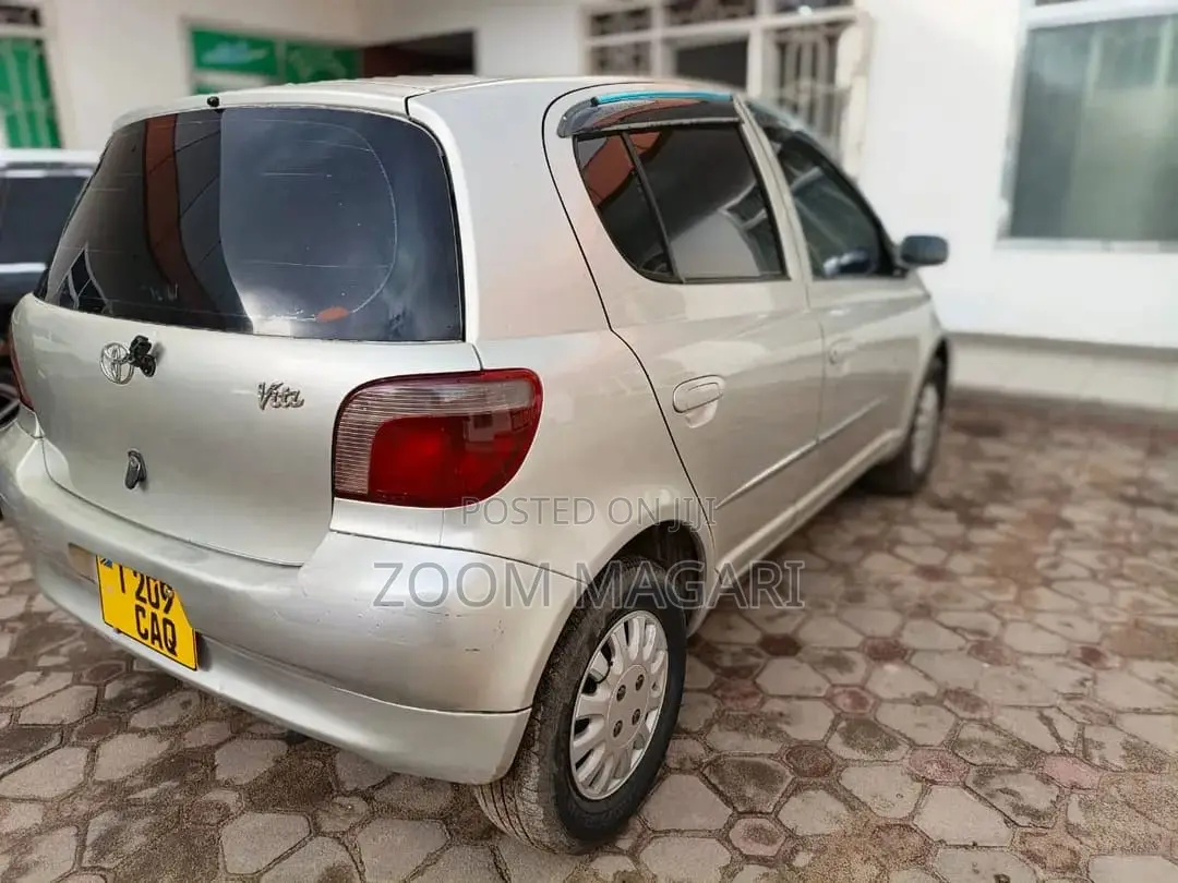 Toyota Vitz 2004 Beige