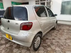 Toyota Vitz 2004 Beige