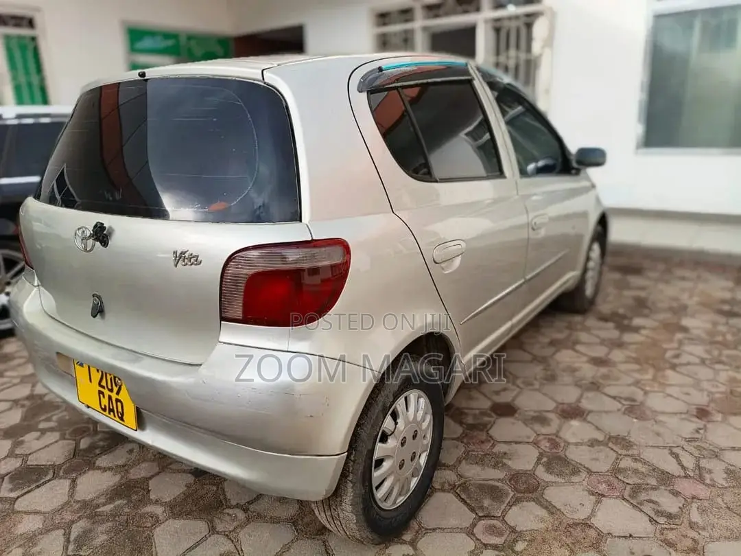 Toyota Vitz 2004 Beige