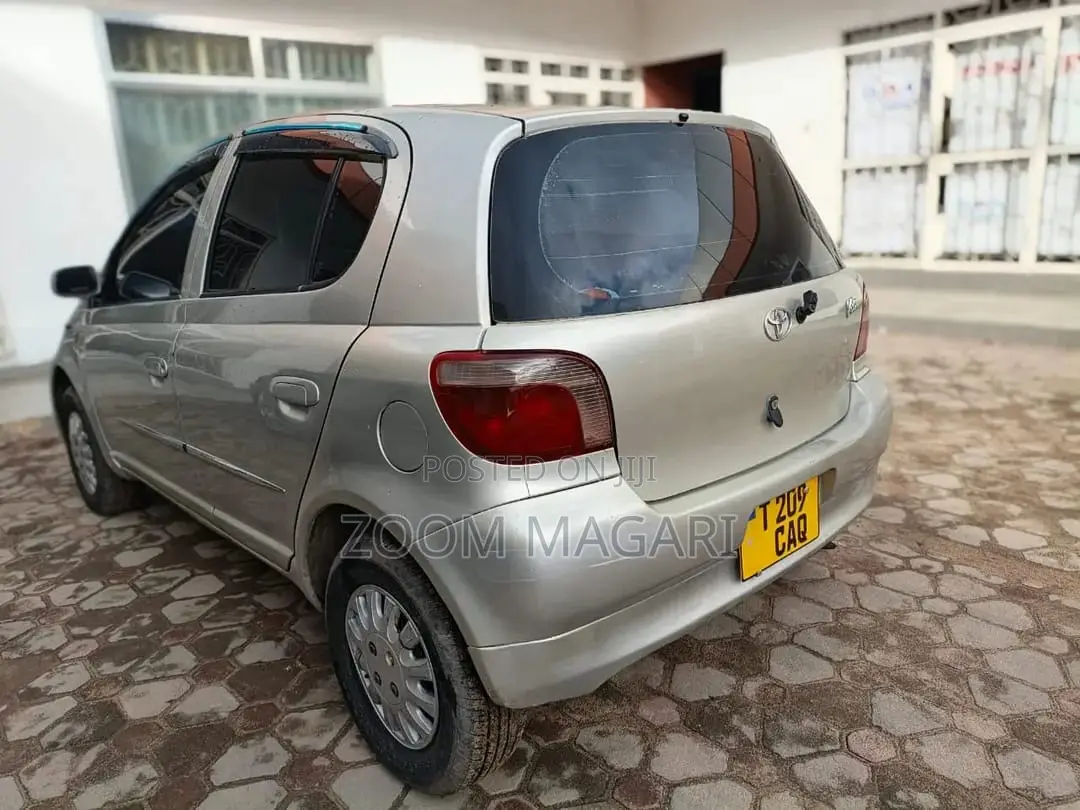 Toyota Vitz 2004 Beige