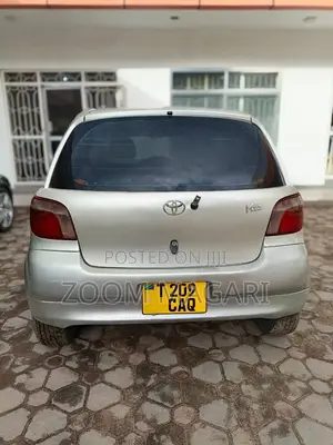 Toyota Vitz 2004 Beige