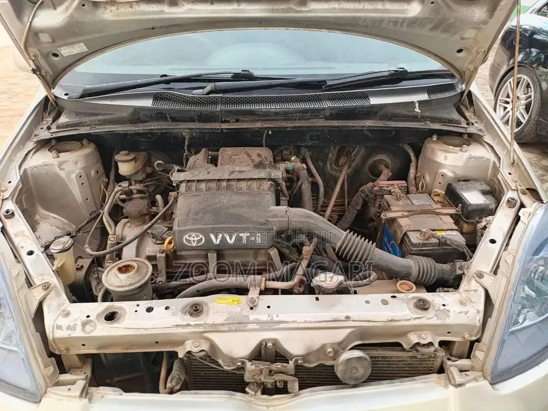 Toyota Vitz 2004 Beige