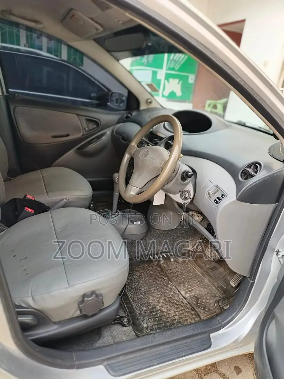 Toyota Vitz 2004 Beige