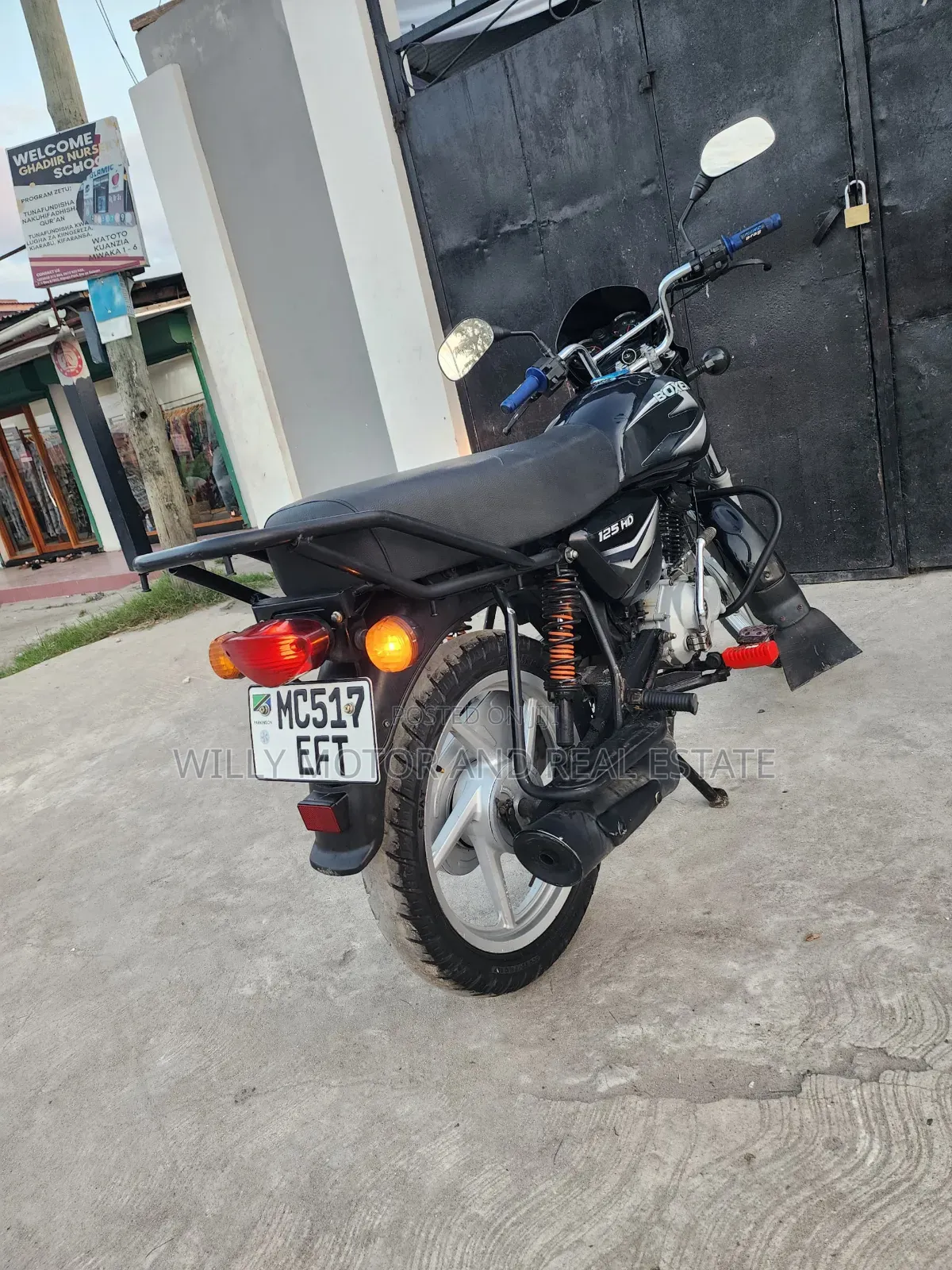 New Bajaj Boxer 125 2023 Black