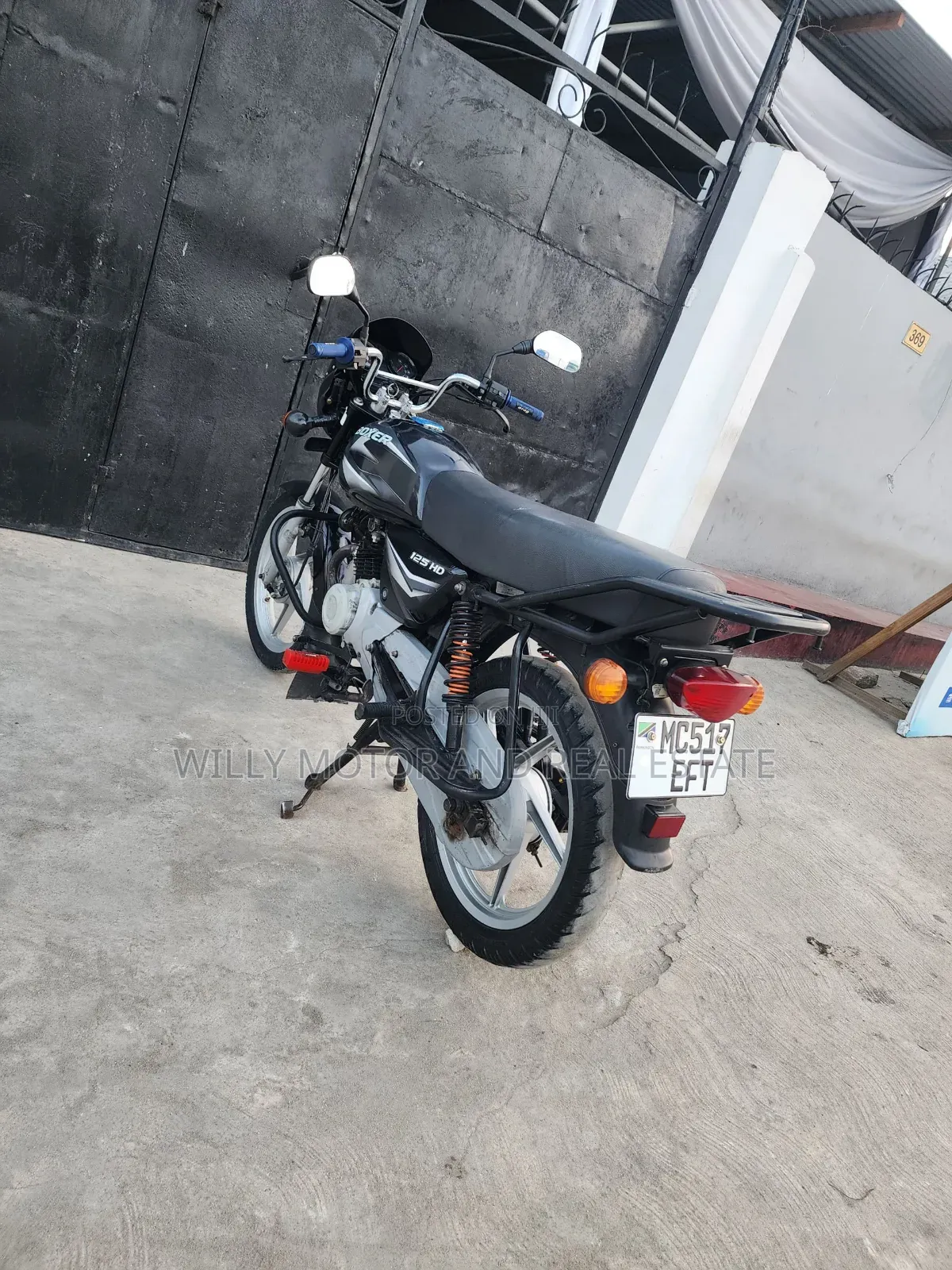 New Bajaj Boxer 125 2023 Black