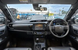 Toyota Hilux 2023 Gold