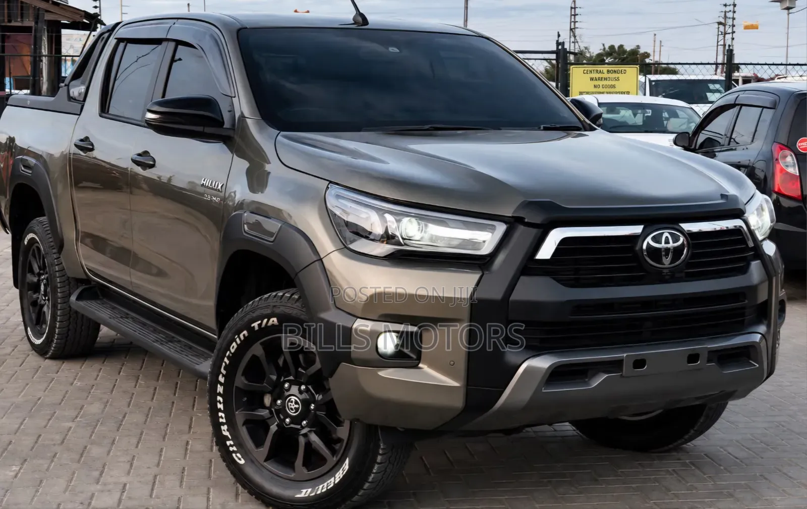 Toyota Hilux 2023 Gold