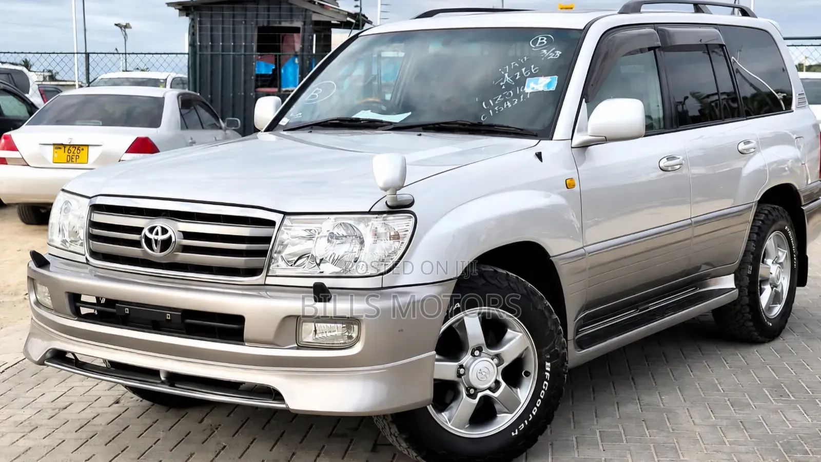 Toyota Land Cruiser 2005 White