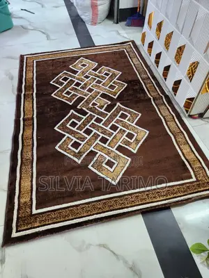 Elegant Luxury Area Carpet Rug – (Size 6/7 Feets)