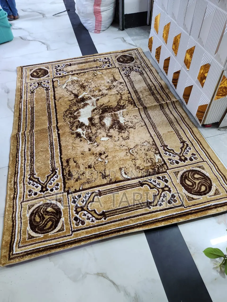 Elegant Luxury Area Carpet Rug – (Size 6/7 Feets)