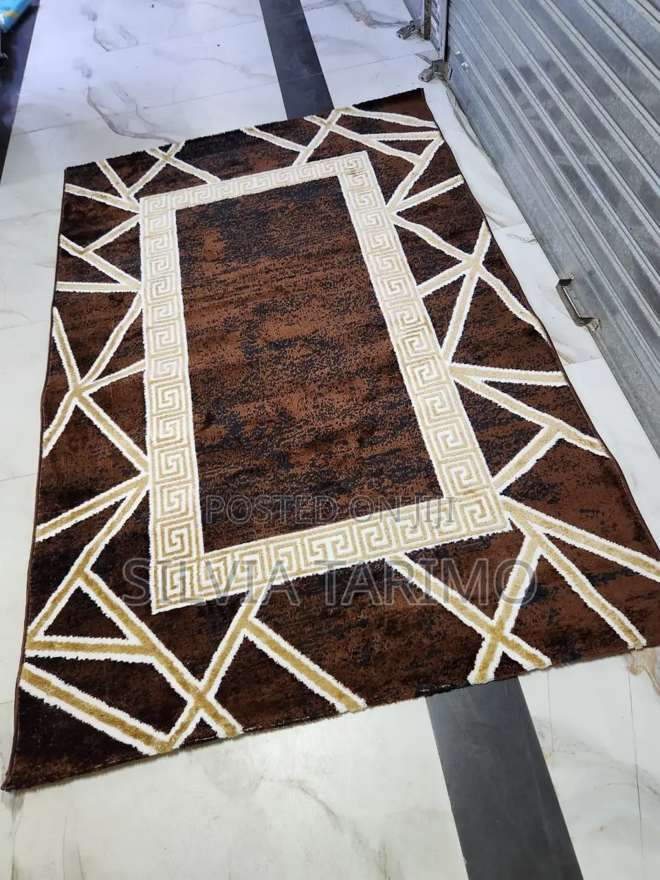 Elegant Luxury Area Carpet Rug – (Size 6/7 Feets)